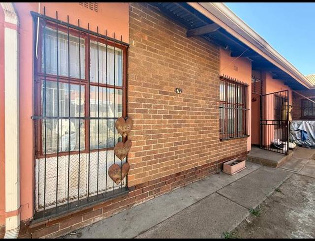 4 BEDROOM HOUSE FOR SALE IN VANDERBIJLPARK CE 3